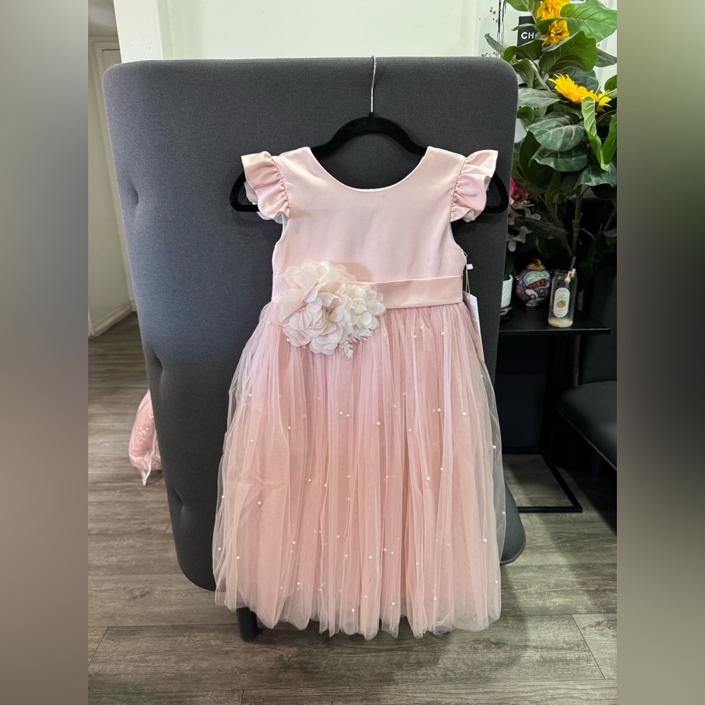 FINAL SALE✨

PINK GIRLS Pink girls Dress with Floral Accent - Picture 2 of 11